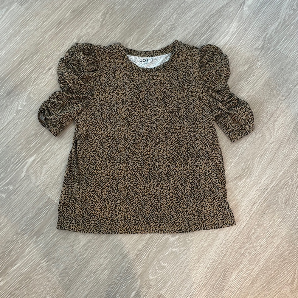 LOFT size L cheetah print puff sleeve ruched tshirt